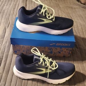Brooks Range athletic shoes women's size 10. Worn twice. Navy and light green.